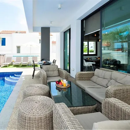 Mirella Вилла *